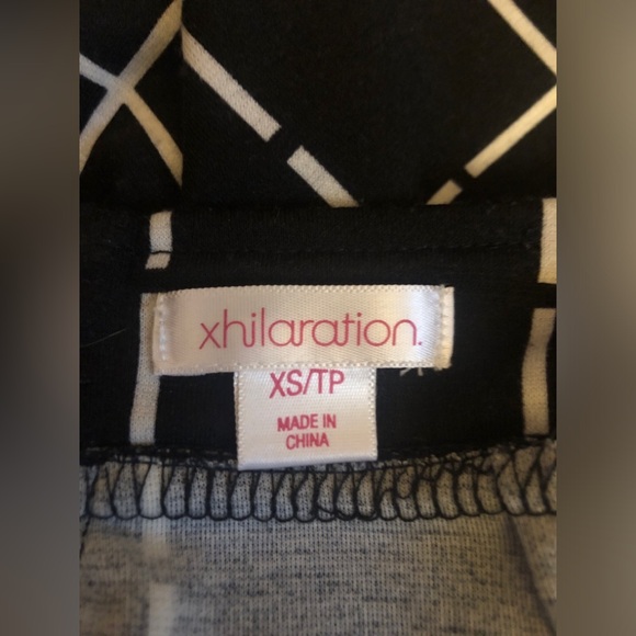 ☑️Checkered Mini Skirt  (Size XS) - Picture 2 of 4